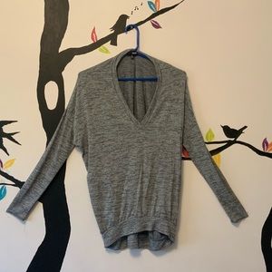 Aritzia Wilfred Free V-neck Sweater